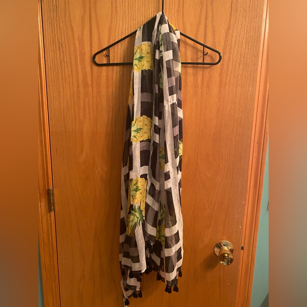 NWT Apt. 9 Oblong Scarf pineapple print